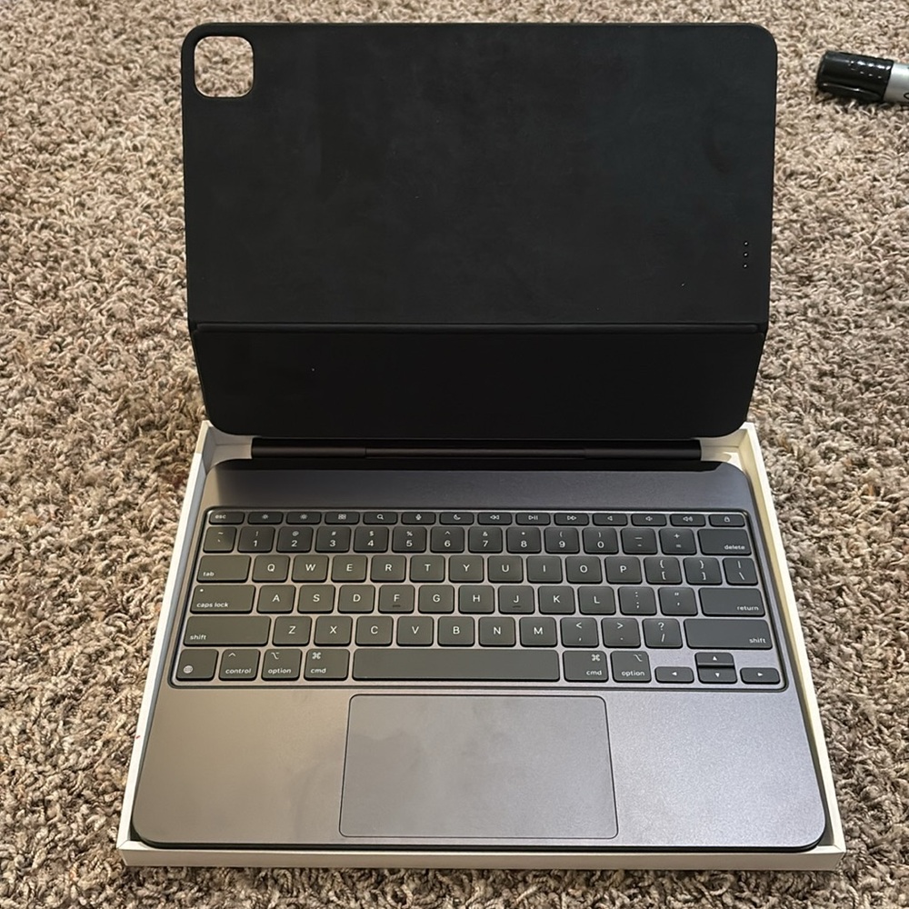 Apple 13" Magic Keyboard for iPadPro 2024-M4- BLACK MWR53LL/A *EXCELLENT* - Picture 6 of 7